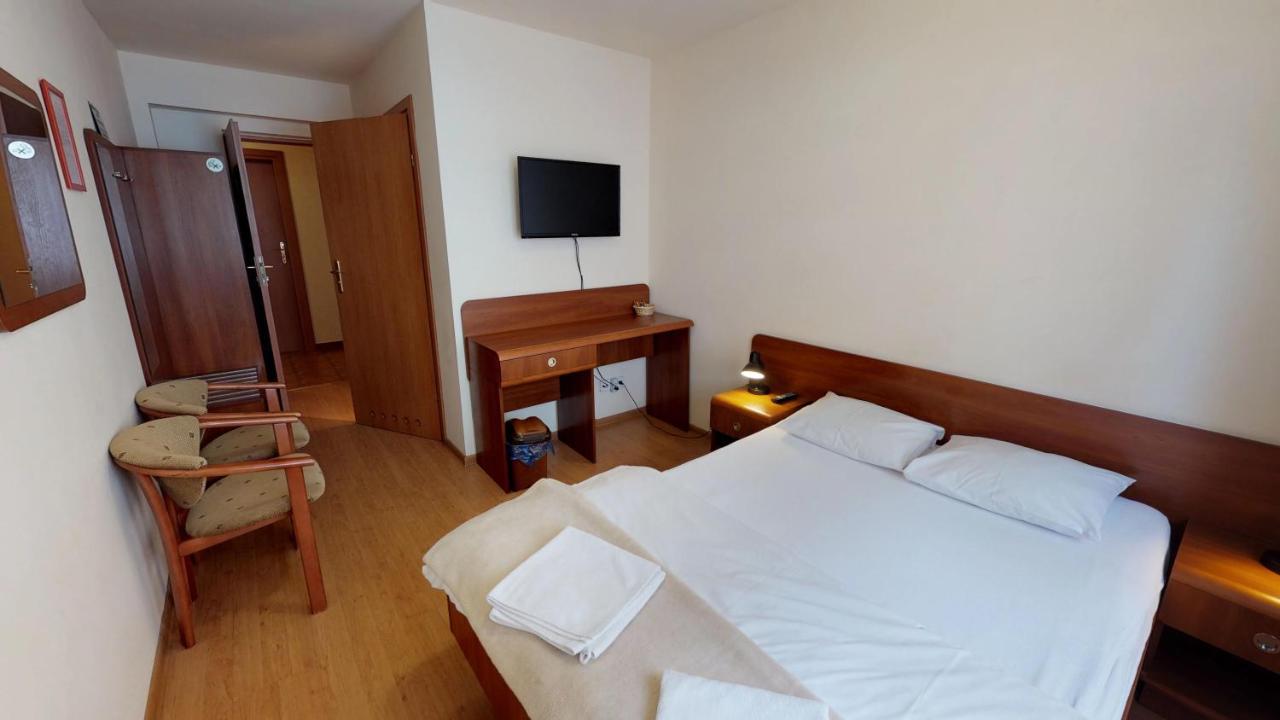 Noclegi Czarna Perla Krasków Exterior foto
