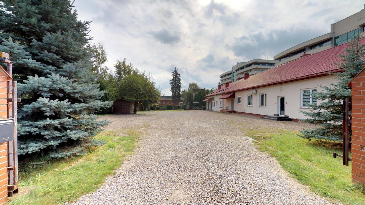 Noclegi Czarna Perla Krasków Exterior foto